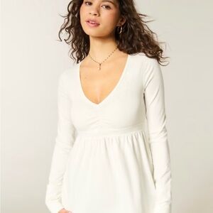 Hollister *NEW*  Cream Long Sleeve V-Neck Top